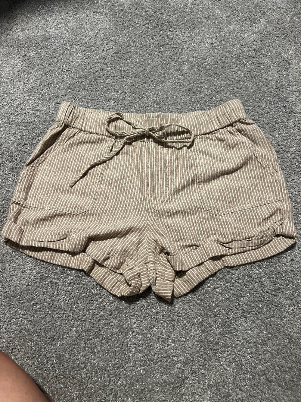 Striped Tie-Waist Women’s Linen-Blend Shorts - Tan